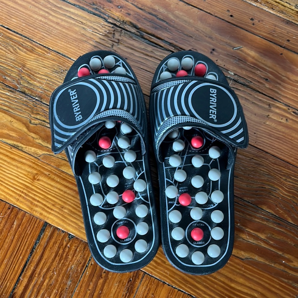 Acupressure shoes